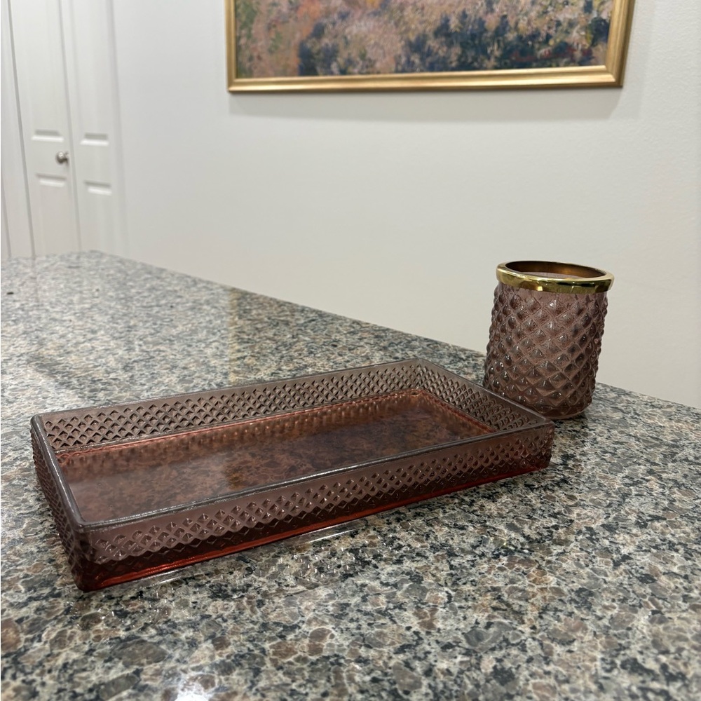 Bathroom counter decor